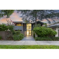 精品公寓成熟西人富人区Surrey Hills,该区是一个绿树成荫、以家庭社区为主的优质居住地